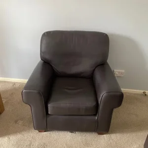 Leather sofa and 2 chairs - Image 2