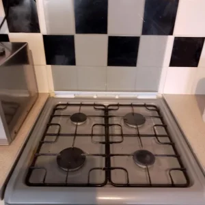 Free Hotpoint Cooker - Image 3