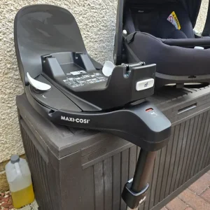 Maxi Cosi 360 Pebble Baby Car Seat with Isofix Base - Image 2