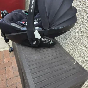 Maxi Cosi 360 Pebble Baby Car Seat with Isofix Base - Image 4