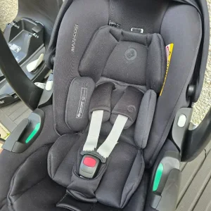 Maxi Cosi 360 Pebble Baby Car Seat with Isofix Base - Image 5