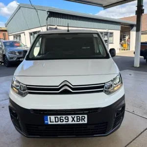 2019 Citroen Berlingo 1.2 PureTech 5-door panel van - Image 2
