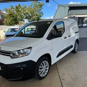 2019 Citroen Berlingo 1.2 PureTech 5-door panel van - Image 3