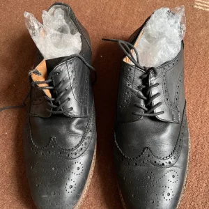 Matalan men’s black leather brogues