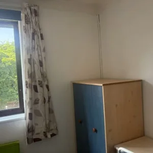 Double and single room to rent