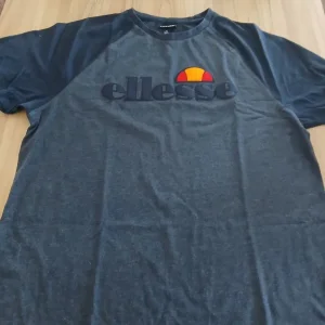 Name brand T shirts - Image 2