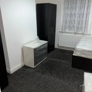 3-Bedroom House Share – Double & Single Rooms – UC/DSS Only - Image 2
