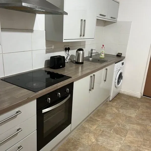 3-Bedroom House Share – Double & Single Rooms – UC/DSS Only