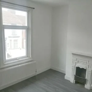 3-bedroom terrace house in Portland, Castletown - Image 6