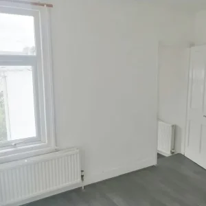 3-bedroom terrace house in Portland, Castletown - Image 7