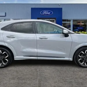 2023 Ford Puma 1.0 EcoBoost Hybrid mHEV 5-door ST-Line with B&O speakers and digital dash - Image 3