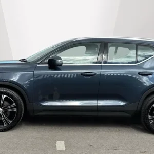 2018 Volvo XC40 2.0 T4 Inscription Pro 5-door AWD Estate - Image 8