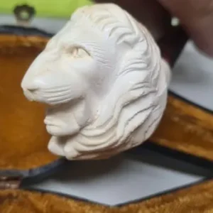 A vintage lion's head meerschaum pipe in original case - Image 5