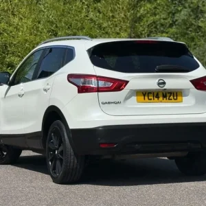 2014 Nissan Qashqai 1.2 DIG-T Tekna 5-door SUV - Image 2