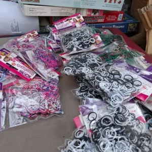 Boxes of loom rings - Image 2