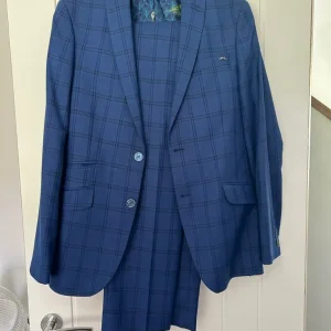 Men’s navy 2-piece checked suit