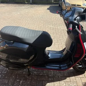 Piaggio VESPA 2023 278cc GTS 300 - Image 2