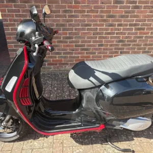 Piaggio VESPA 2023 278cc GTS 300 - Image 4