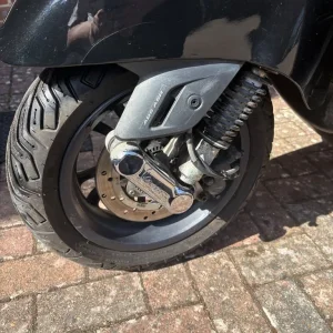 Piaggio VESPA 2023 278cc GTS 300 - Image 7