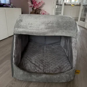 Detachable hood dog bed