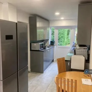 1 bedroom room in a shared house - Image 3