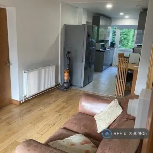1 bedroom room in a shared house - Image 5