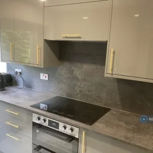 1 bedroom room in a shared house - Image 7
