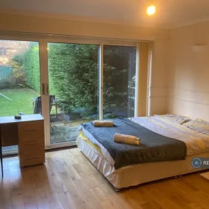 1 bedroom room in a shared house