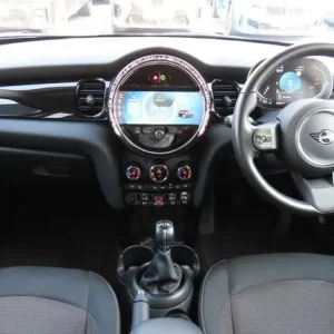 2023 MINI Hatch 1.5 Cooper Classic Premium 5dr Hatchback Petrol Manual - Image 4