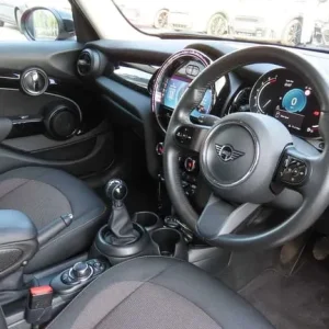 2023 MINI Hatch 1.5 Cooper Classic Premium 5dr Hatchback Petrol Manual - Image 6