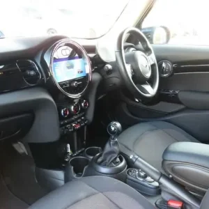 2023 MINI Hatch 1.5 Cooper Classic Premium 5dr Hatchback Petrol Manual - Image 7