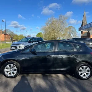 2014 Vauxhall Astra DESIGN Hatchback Petrol Manual - Image 2