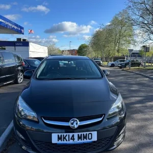 2014 Vauxhall Astra DESIGN Hatchback Petrol Manual - Image 3