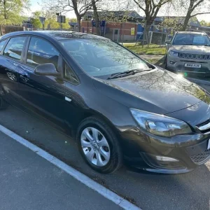 2014 Vauxhall Astra DESIGN Hatchback Petrol Manual - Image 4