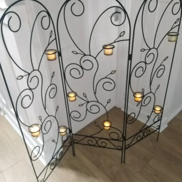 Metal screen with glass dishes for t lights