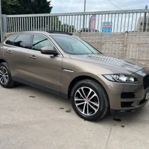 2016 Jaguar F-Pace 2.0 D180 Prestige SUV 5-door Diesel AWD - Image 2
