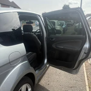 Ford S-Max MPV 2009 manual 1997cc 5-door - Image 6