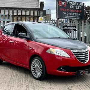 2013 Chrysler Ypsilon 1.2 Black & Red Euro 5 Manual Hatchback - Image 3