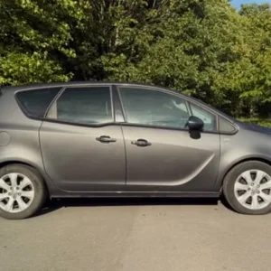 2010 Vauxhall Meriva SE CDTI Auto MPV - Image 4