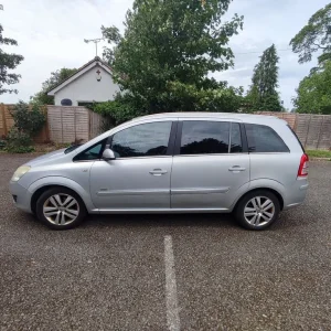 Vauxhall Zafira MPV 2008 manual 5-door - Image 2