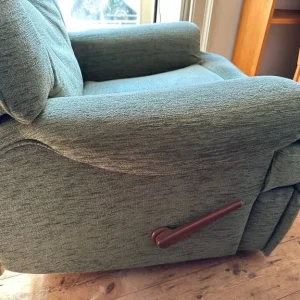 Green manually operated recliner - Image 3