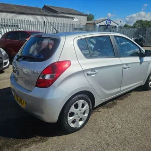 2011 Hyundai i20 1.2 Comfort Silver - Image 5