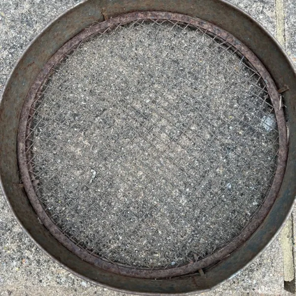 Soil sieve, mesh riddle