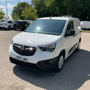 2021 Vauxhall Combo 1.5 Turbo D 100PS H1 Dynamic Small Diesel Van - Image 5