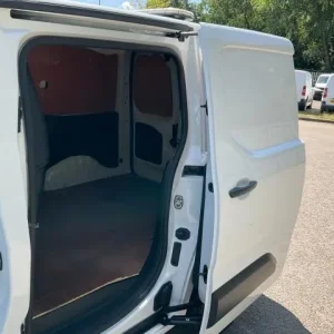2021 Vauxhall Combo 1.5 Turbo D 100PS H1 Dynamic Small Diesel Van - Image 8