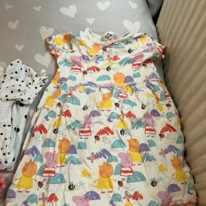 Girls 5 to 6 years clothes - Image 3
