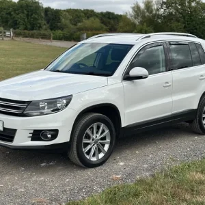 2012 VW Tiguan SE BlueTech 4Motion - Image 2