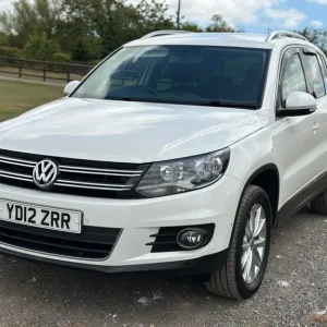 2012 VW Tiguan SE BlueTech 4Motion - Image 5