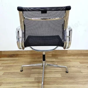 Vitra EA 108 all mesh meeting chair - Image 3