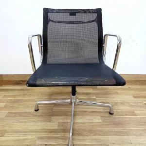 Vitra EA 108 all mesh meeting chair - Image 4